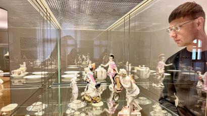 Bild: Gabi Schönberger
Johannes Listewnik leitet seit Oktober das Internationale Keramikmuseum. Angesichts der erneut aufgeflammten Diskussion über dessen Weiterbetrieb eine Herausforderung, für die er aber viele Ideen hat.
