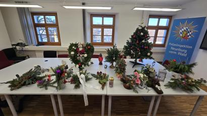 Bild: Polizeiinspektion  Neunburg vorm Wald/exb
In Bodenwöhr wurden etliche Friedhofsgestecke entwendet. Die Eigentümer sollen sich bei der Polizei melden.