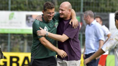 Archivbild: Hubert Ziegler
Sportdirektor Tobias Rösl (rechts) traut den Trainern Florian Schlicker und Serdal Gündogan (nicht im Bild) den Aufschwung bei der DJK Ammerthal in der Fußball-Bayernliga Nord zu.