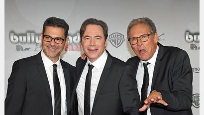 Bild: Ursula Düren/dpa
Nicht nur das Trio der „Bullyparade“, Rick Kavanian (l-r), Michael Bully Herbig und Christian Tramitz, wird in der Fortsetzung wieder von der Partie sein. (Archivbild)