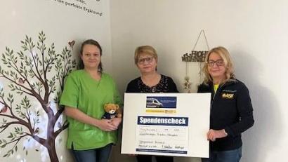 Bild: Pflegedienst Harmonie
Mit einer Spende in Höhe von 500 Euro unterstützt der Pflegedienst Harmonie aus Altenstadt/WN die Aktion „Wünschewagen“ des Arbeiter-Samariter-Bundes (ASB).