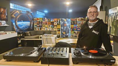 Bild: Markus Klein/fph
Rainer Müller hat sich mit seinem neuen Plattenladen Recordwars in Fichtelberg im Landkreis Bayreuth einen Traum erfüllt.