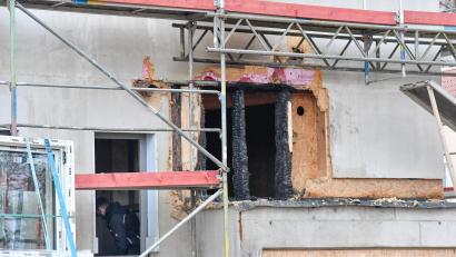 Bild: Petra Hartl
Am frühen Donnerstagmorgen musste die Kümmersbrucker Feuerwehr einen Brand in einem Rohbau löschen. Der dabei entstandene Schaden liegt knapp im sechsstelligen Bereich.