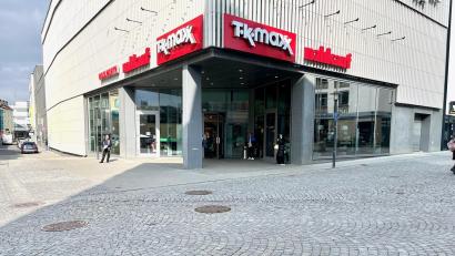 Archivbild: Gabi Schönberger
Im NOC am Macerata-Platz in Weiden sind Ladenflächen frei. Das Centermanagement befindet sich nach eigenen Angaben für neue Mieter im Gastronomie-Bereich in der "Auswahlphase".