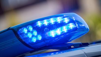 Symbolbild: Lino Mirgeler/dpa
Nach einem Parkplatz-Rempler in Eschenbach ermittelt die Polizei.