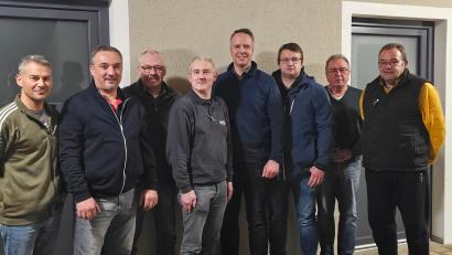 Bild: amö
Die Vorstandschaft des neuen Vereins: (von links) Alois Bauer, Konrad Röhrl, Georg Irlbacher, Thomas Liegl, Sebastian Kunschir, Klaus Mösbauer, Eduard Kunschir und Josef Holler jun.