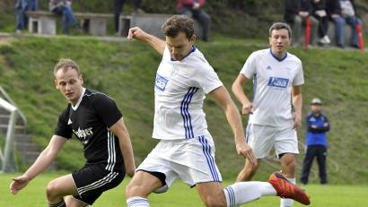 Archivbild: Hubert Ziegler
Ralph Egeter (Mitte) wechselt zur kommenden Saison 2025/26 als Spielertrainer vom TuS Schnaittenbach zum TV Nabburg.