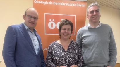 Bild: Klaus Mrasek
Christoph Zollbrecht, ÖDP-Kreisvorsitzender Amberg-Sulzbach, Susanne Witt und Ludwig Härteis (von links), ÖDP-Kreisvorsitzender Neumarkt.