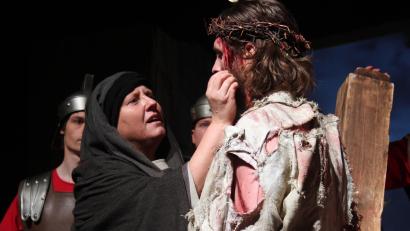 Archivbild: stg
Am Samstag, 29. März, feiert die Kemnather Passion 2025 Premiere. Haupt- und Nebenrollen sind bereits vergeben. Wie bei der Passion 2018 übernimmt Nicole Besold die Rolle der Maria, Jesus wird von Roland Krauß dargestellt. Am 4. Oktober beginnt der Ticketverkauf.