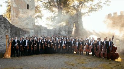 Bild: Liancary/exb
Die Hofer Symphoniker bringen Wiener Schwung ins Neujahrskonzert im Stadttheater Amberg.