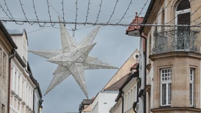 Bild: Wolfgang Steinbacher
An dieser Stelle stoppt der Lichterteppich auf Höhe der Regierungsstraße. Grund dafür sind Bauarbeiten am ehemaligen Hussel-Haus.