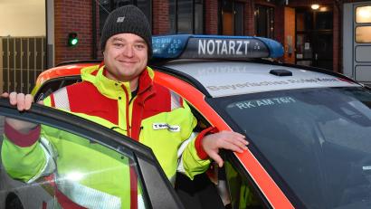 Bild: Petra Hartl
Thomas Meidenbauer ist hauptberuflich als Arzt in der Anästhesie am Klinikum St. Marien in Amberg tätig. In seiner Freizeit engagiert er sich als Notarzt und übernimmt auch Dienste an unbeliebten Tagen wie Weihnachten oder Silvester.