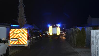 Bild: dob
Angeblich hat sich im Neubaugebiet "Sommerwiesen" am frühen Silvesterabend eine Explosion ereignet, bei der eine Person tödlich und eine weitere Person verletzt wurden.
