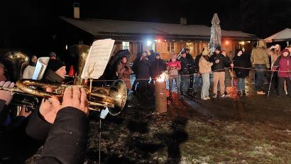 Bild: Kunz
Die OWV-Waldweihnacht an der Strobelhütte ist wieder gut besucht.