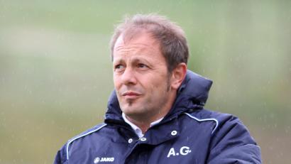 Archivbild: Armin Eger
Bereits 2015 trainierte Adi Götz den SV Schwarzhofen. Die Szene zeigt ihn bei einem damaligen Spiel gegen die SpVgg Pfreimd.