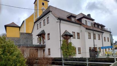 Bild: ld
Im Pfarrheim in Ebnath ist die Praxis von Dr. Jochen Geißler untergebracht. Sie bildet zusammen mit dem Ärztehaus in Neusorg das künftige Medizinische Versorgungszentrum.