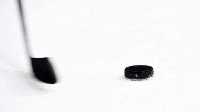Symbolbild: Tobias Hase
Der Eishockey-Nachwuchs des EV Weiden ist am Wochenende beim Derby in Selb zu Gast.