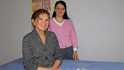 Bild: mma
Susanne Merkl und Elke Flierl wollen mit ihren Händen helfen.
