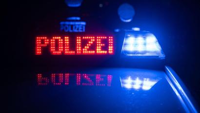 Symbolbild: Marijan Murat/dpa
Im Bereich Blößnerstraße zur Katharinenfriedhofstraße in Amberg kam es zu einem Autounfall.