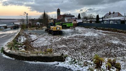 Bild: lum
An der Josef-Höser-Straße soll ein Gebäude für eine Zahnarztpraxis, eine Ergotherapiepraxis und neun Wohnungen entstehen.