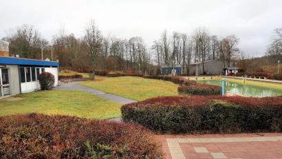 Bild: bsc
Trotz Winterruhe im Freibad keine Pause bei der Diskussion: Der geplante Umbau des Schwimmbads in Friedenfels zu einem Naturbad sorgte in der jüngsten Gemeinderatssitzung - obwohl nicht auf der Tagesordnung – erneut für Debatten.