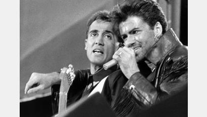 Archivbild: PA/epa/dpa
Der Weihnachtsklassiker "Last Christmas" von 1984 brauchte 39 Jahre um erstmals an Weihnachten auf Platz eins der britischen Charts zu stehen - und ist nun nach 2023 auch 2024 die Weihnachts-Nummer-eins in Großbritannien.