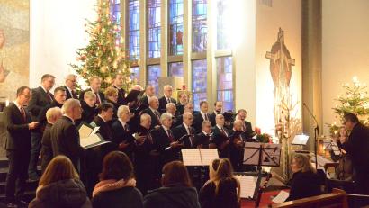 Bild: bey
Der Männergesangverein Frohsinn singt zu Beginn des Konzertes über einen "Advent, so gnadenreich".