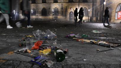 Archivbild: Petra Hartl
So wird es vermutlich in Amberg in der Silvesternacht und danach auch wieder aussehen. In der Hoffnung allerdings, dass es beim Müll bleibt und alles verletzungsfrei abläuft.