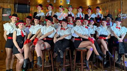 Bild: Simone Welnhofer/exb
Unter dem Motto „Glamour, Glitzer, Gier“ stehen die Tänze der AWO-Tanzgruppe Grün-Weiß e.V.