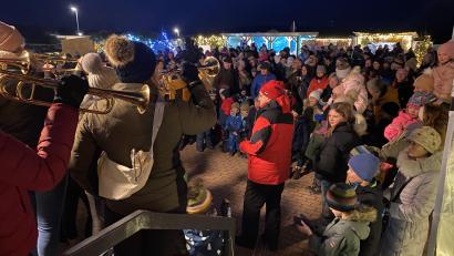Bild: Josef Glas
Die Fanfaren der Kolpingfamilie Tännesberg "rufen" das Christkind.