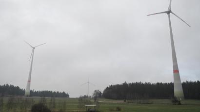 Bild: sche
Der Windkraftnutzung in der Gemeinde Freudenberg, wie hier im Oberland bei Witzlricht, steht der Gemeinderat weiterhin positiv gegenüber.
