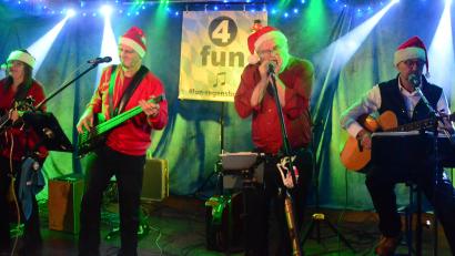 Bild: Kunz
Die Regensburger Band "4fun" spielt Weihnachtslieder.