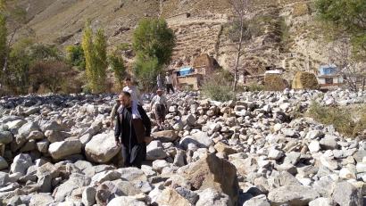 Bild: Shelter Now
Unter Schlamm und Geröll begraben sind ganze Dörfer: Über 60 000 Menschen in den Provinzen Baghlan, Badakhshan und Thakar stehen vor dem Nichts.