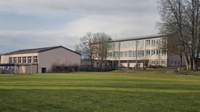 Bild: vsr
Die Schulturnhalle der Krummennaaber Grundschule erhält eine neue Jalousiesteuerung.