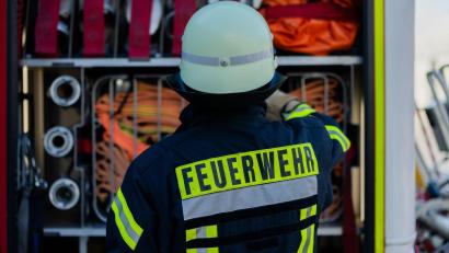 Symbolbild: Rolf Vennenbernd/dpa
Bei einem Brand in einem Mehrfamilienhaus im Süden Bayerns sind zwei Frauen verletzt worden.