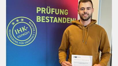 Bild: Porzellan Seltmann/exb
Dominik Schiml ist einer der Prüfungsbesten der IHK Regensburg.