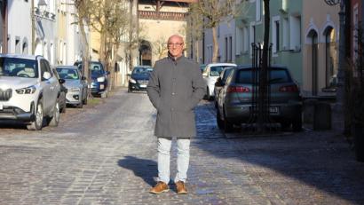 Bild: Dagmar Williamson 
Spaziergänge in der wunderschönen Altstadt liebt Aydin Ayten. "Jeder grüßt und winkt. Diese Stadt macht mich glücklich. Mein Sechser im Lotto." Viele werden ihm zu seinem runden Geburtstag gratulieren, aber feiern wird er im Kreise seiner wachsenden Familie.