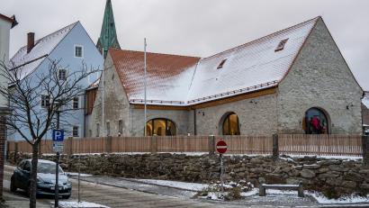 Bild: lum
Für Kritik sorgten in der Bürgerversammlung Erbendorf die "Großbauprojekte" wie etwa das nach aufwändiger Sanierung fertiggestellte Bürgerhaus.