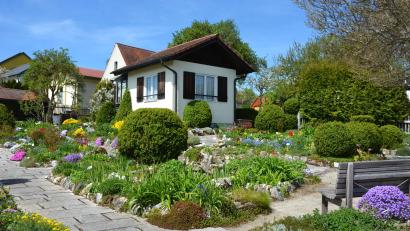 Bild: jr
Der Konnersreuther Resl-Garten zeigt sich schon jetzt von seiner schönsten Seite.