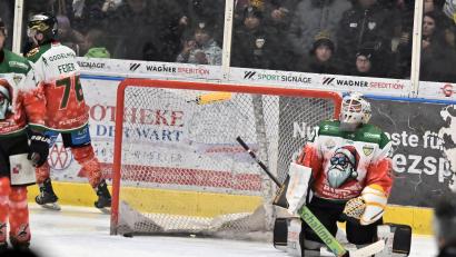 Bild: Hubert Ziegler
Torhüter Lucas Di Berardo (rechts) und die Wild Lions sind am Freitagabend in beim Tabellennachbarn in Schongau zu Gast. Beide Teams brauchen im Abstiegskampf dringend Punkte.