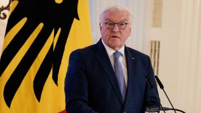 Archivbild: Carsten Koall/dpa
Bundespräsident Steinmeier gibt seine Entscheidung zur Auflösung des Bundestags bekannt.