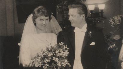 Archivbild: Archiv Familie Conrad
Das Hochzeitfoto von Gertrud und Klaus Conrad aus dem Jahr 1959, aufgenommen in Berchtesgaden.