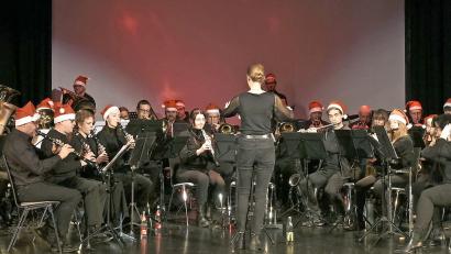 Bild: Marktredwitzer Blasmusik/exb
Unter anderem mit einem Probentag in der Stadthalle (Bild) hat sich die Marktredwitzer Blasmusik auf die vier Neujahrskonzerte 2025 vorbereitet. Los geht’s am 1. Januar um 17 Uhr mit dem ersten Konzert in der Stadthalle in Marktredwitz.