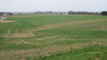 Bild: fz
Blick vom Wasserhaus am Hütbrunnerweg Richtung Stadt, auf das neue Gewerbegebiet "Ost BA II", für dessen Erschließung die Kosten auf 4,9 Millionen Euro geschätzt werden.