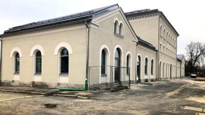 Bild: wro
Noch viel zu tun gibt es im Umfeld des Wiesauer Bahnhofs. Die gestalterische Maßnahme soll im Frühjahr kommenden Jahres in Angriff genommen werden.