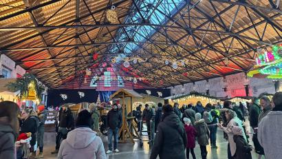 Bild: Matthias Bäumler/fph
Die Glasschleif war beim Marktredwitzer Adventszauber 2024 stets gut gefüllt.