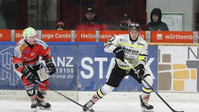 Bild: Roland Halmel
Brandon Walkom (rechts) erzielte beim 5:4-Sieg des ERSC Amberg in Peißenberg drei Treffer.