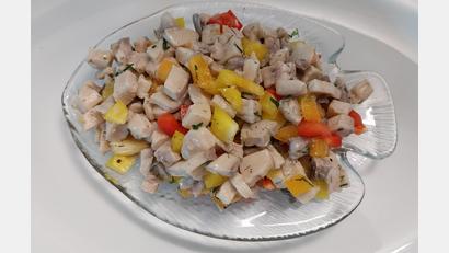 Bild: Julia Schießl, Fischerhof Schießl
Salat vom Filet ist eine erfrischend andere Form, Karpfen auf den Teller zu bringen.