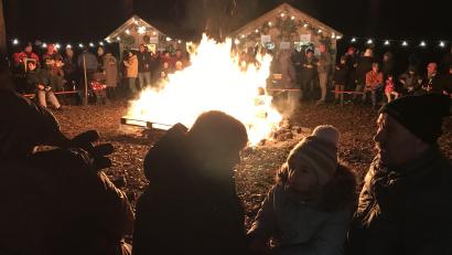 Bild: mma
Bei der Sorghofer Waldweihnacht wurde ein großes Lagerfeuer entzündet, an dem sich die zahlreichen Besucher wärmen konnten.