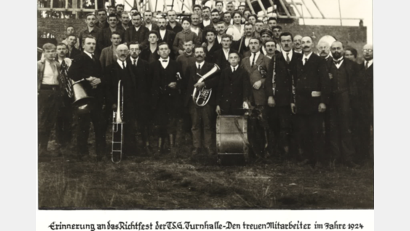 Bild: Andreas Solter (Archiv)
Vor 100 Jahren feierten die Mitarbeiter und Helfer Richtfest für die damals neu erbaute Turnhalle in Mantel.